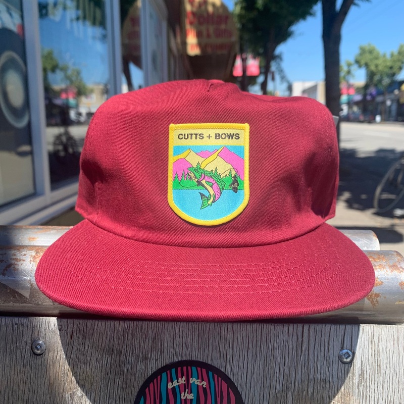 CUTTS AND BOWS “FISH ON” SNAPBACK BURGUNDY