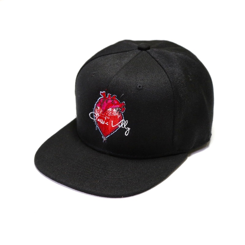 Classic Vally Heart Snapback – Black