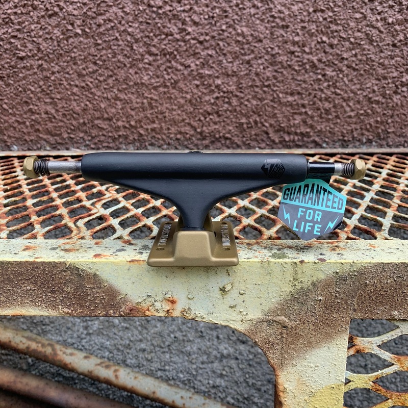 INDUSTRIAL TRUCKS BLACK/GOLD 139MM