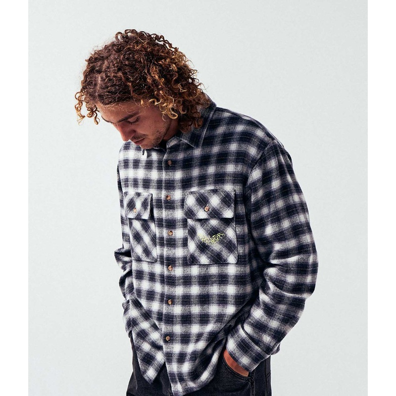 FORMER MANNERS PLAID BUTTON UP MEDIUM